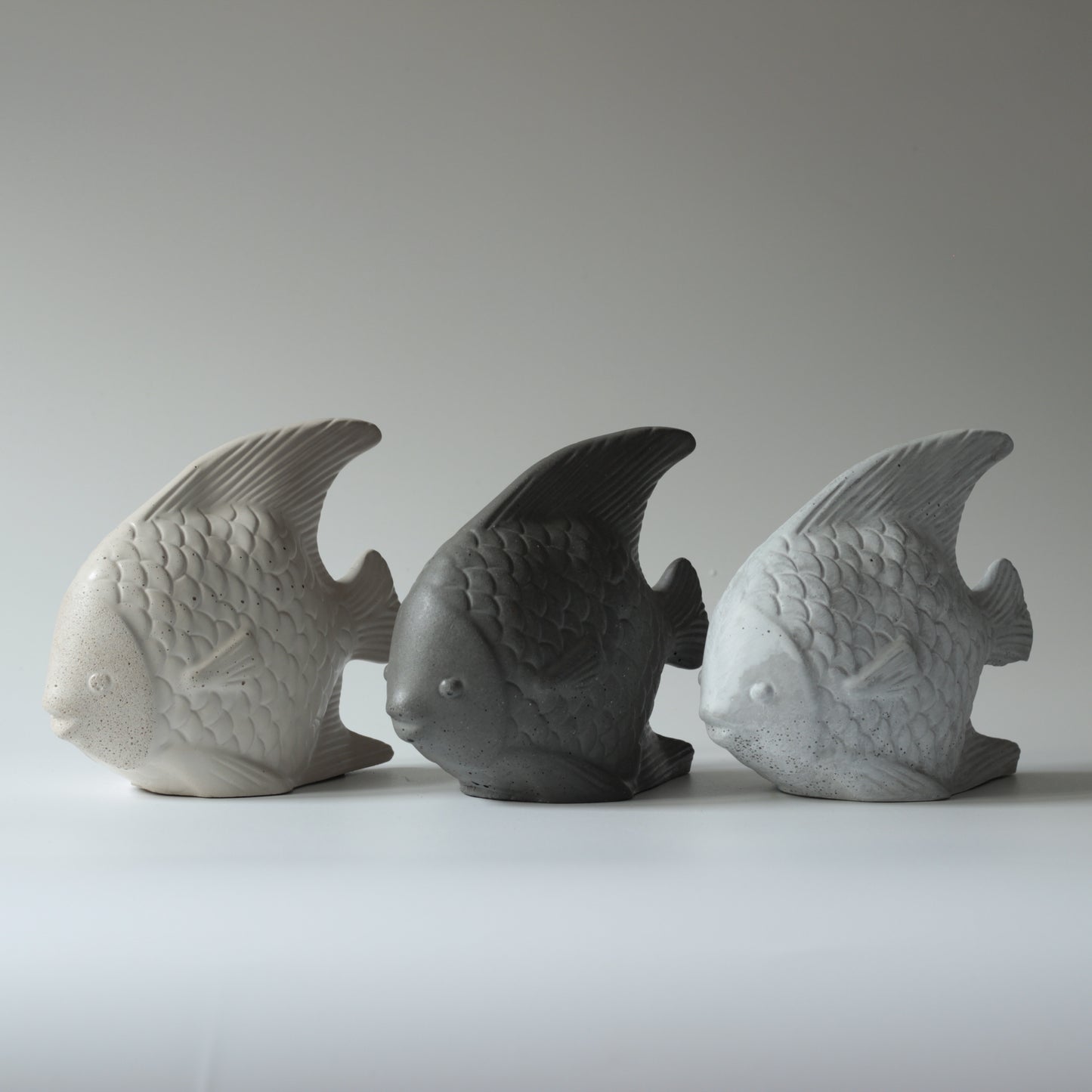 Le poisson tropicale PISCIS en béton, fabrication artisanale