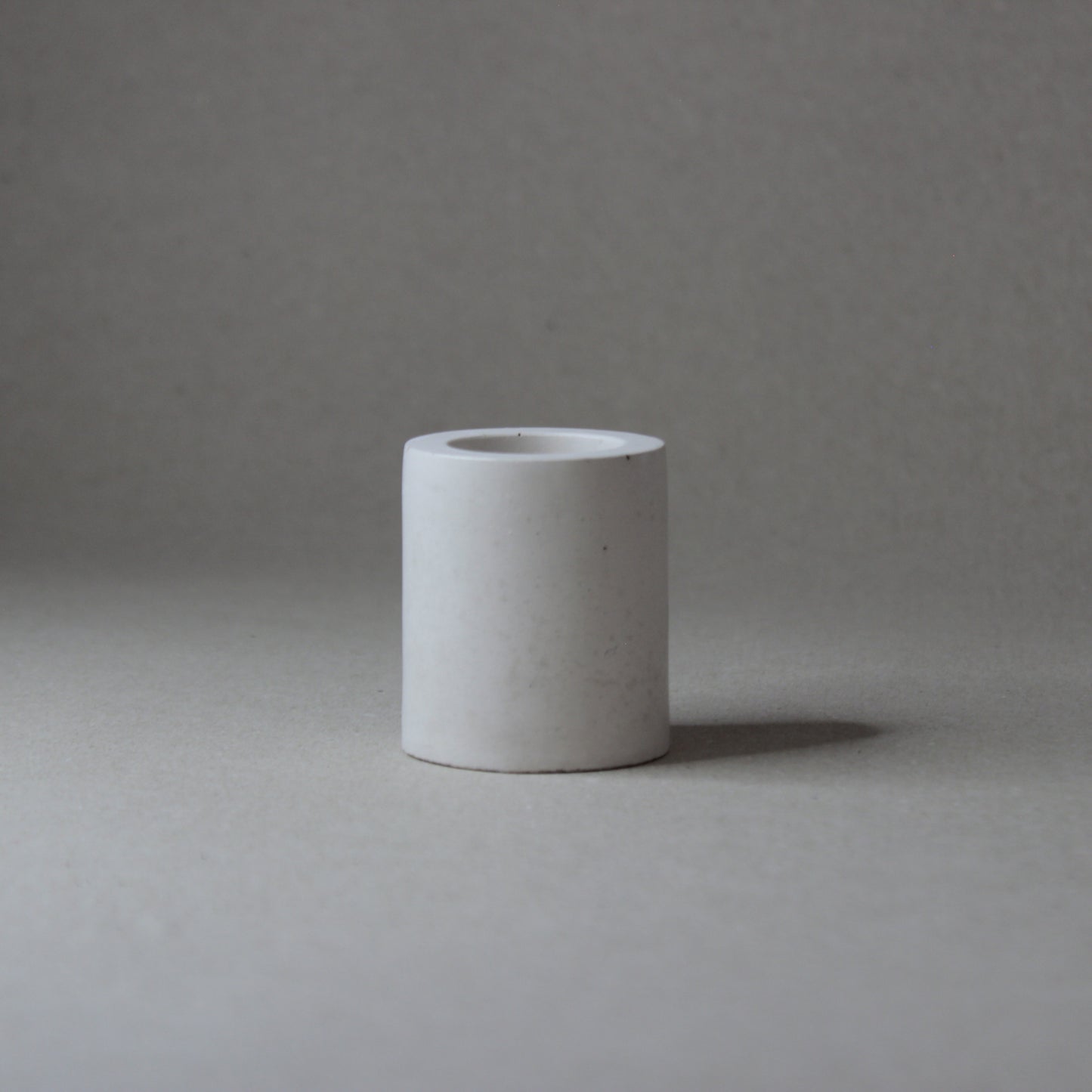 Lot de 3 petits pots en béton TRIPO, artisanat français.