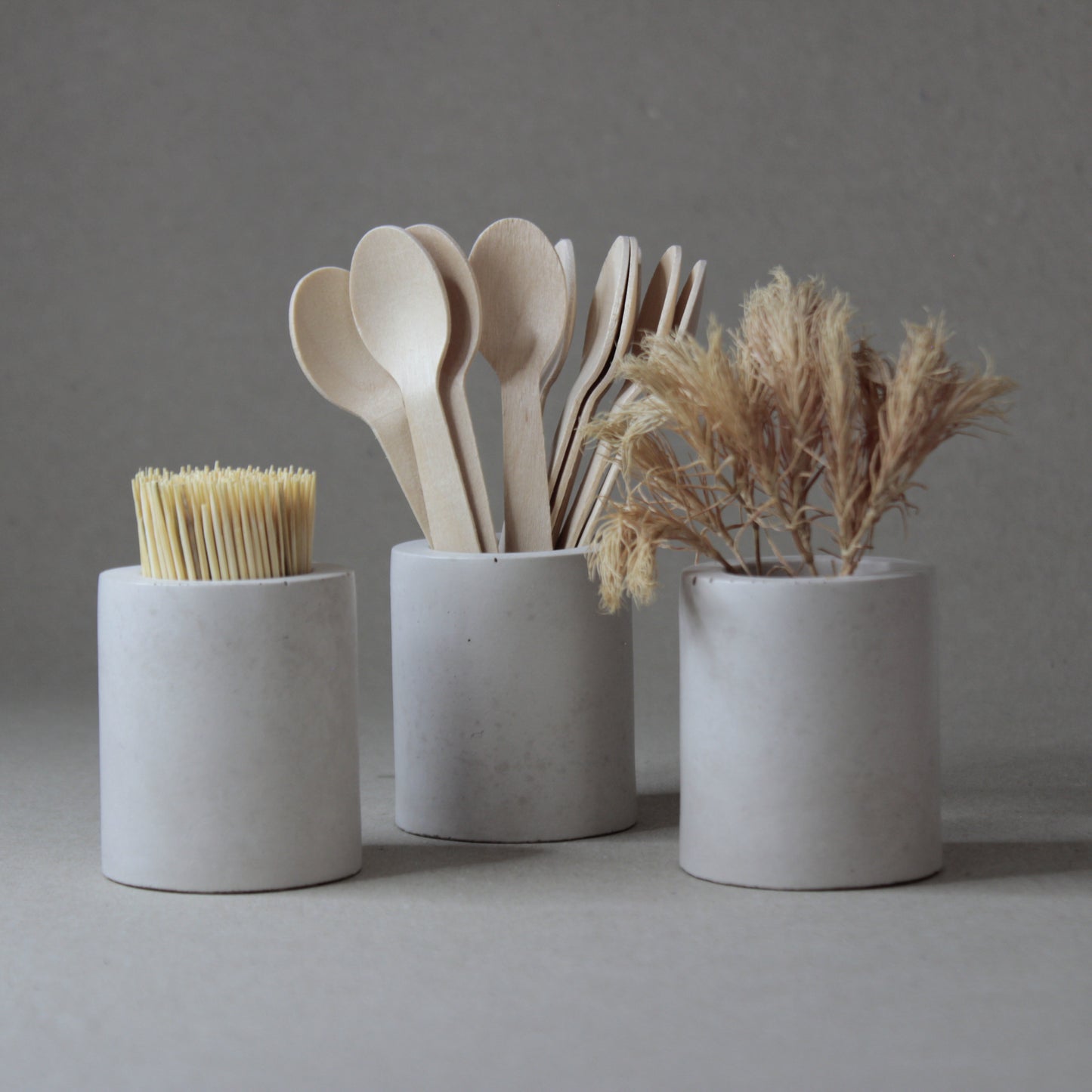 Lot de 3 petits pots en béton TRIPO, artisanat français.