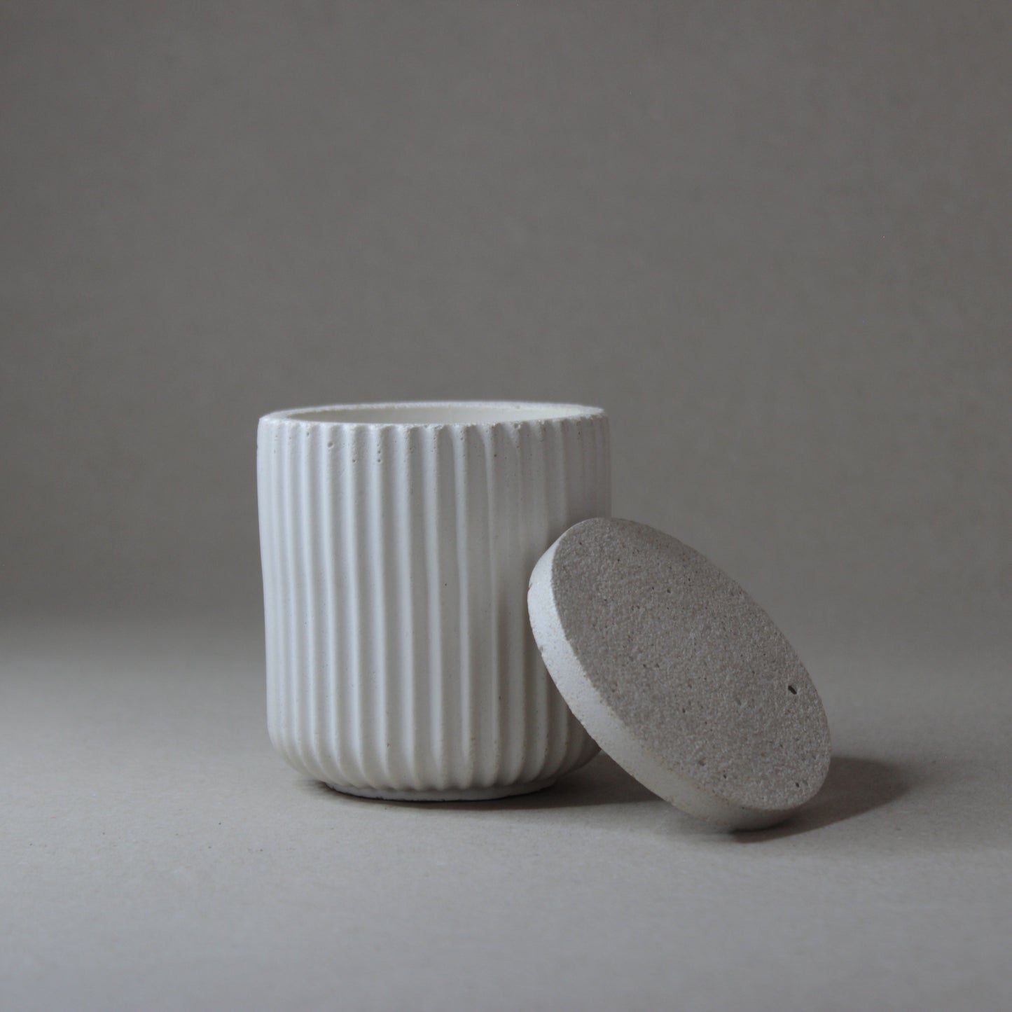 Le pot et son couvercle STRIA, artisanat français