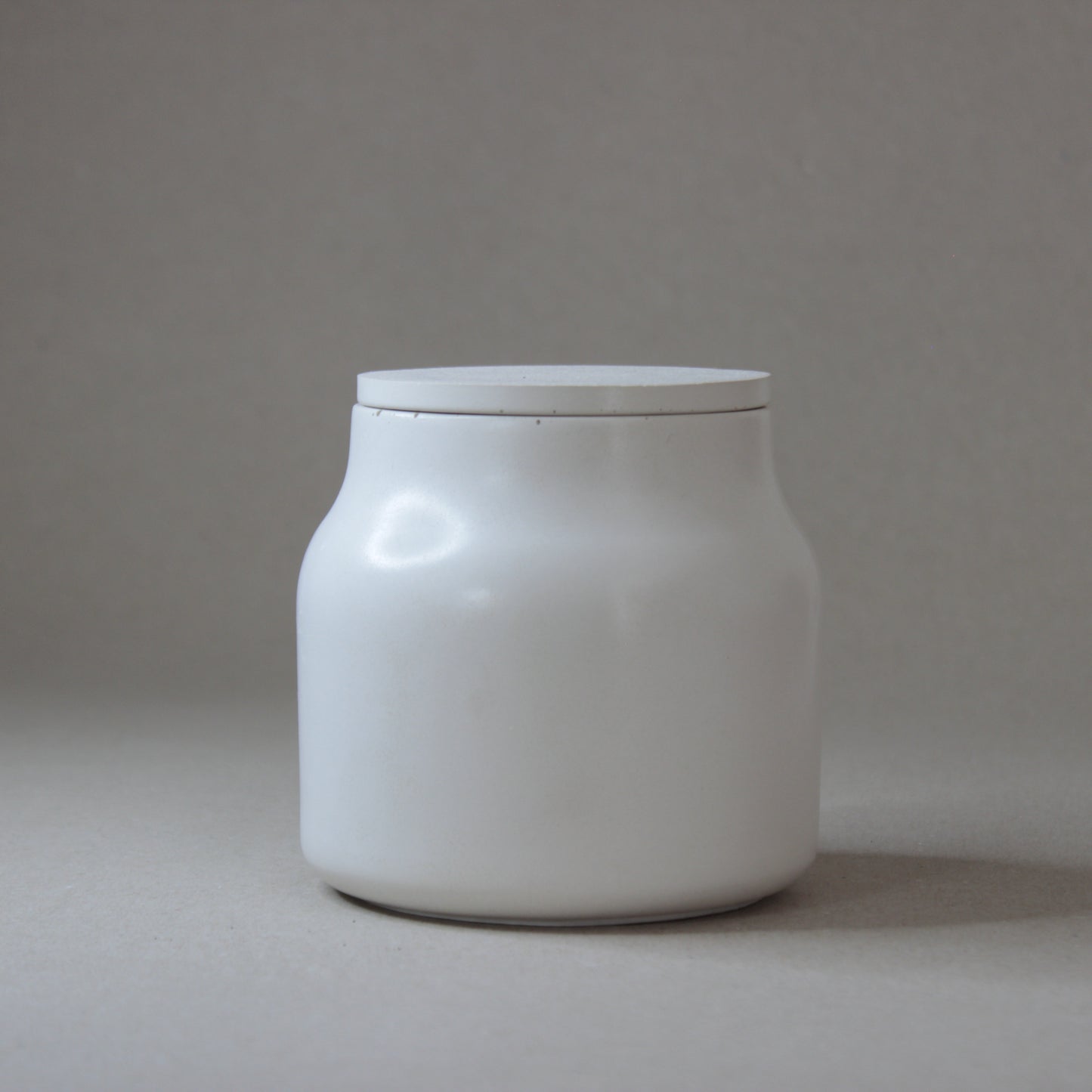 Le pot et son couvercle HYDRIA, artisanat français