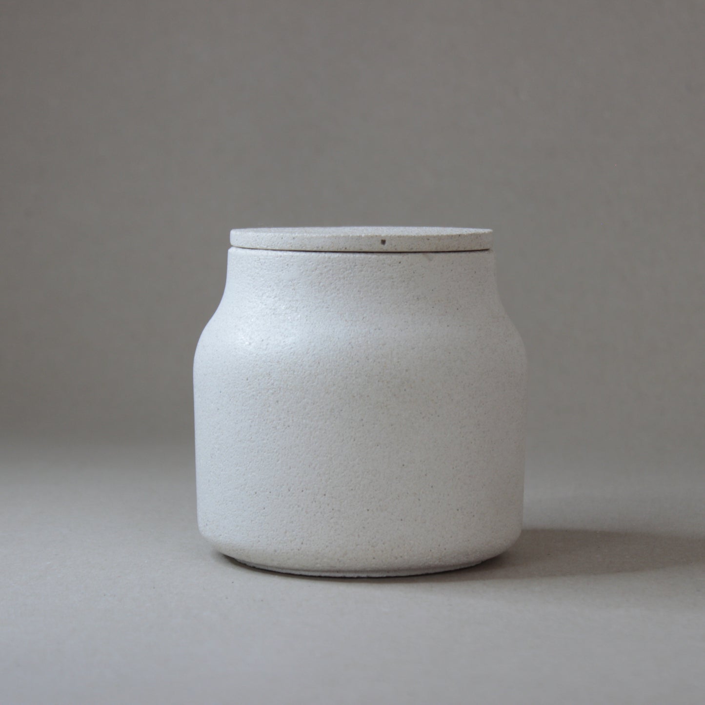 Le pot et son couvercle HYDRIA, artisanat français