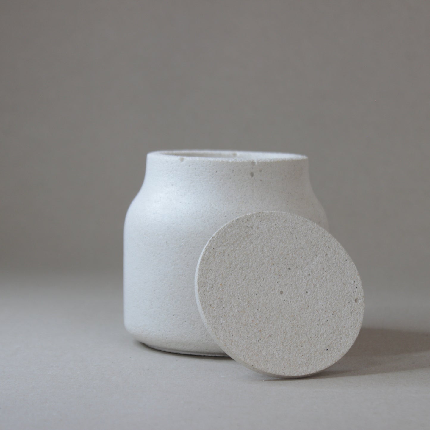 Le pot et son couvercle HYDRIA, artisanat français